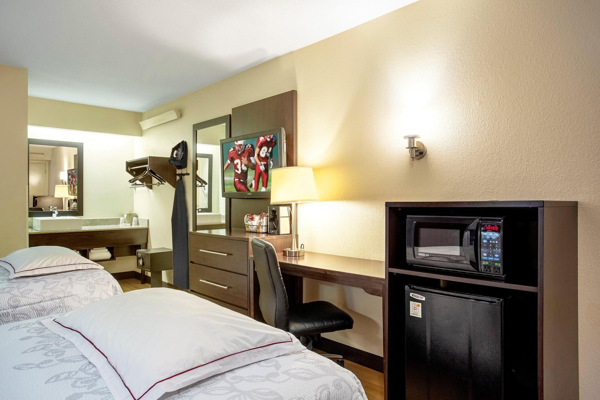 Red Roof Inn Plus+ Secaucus - Meadowlands Esterno foto