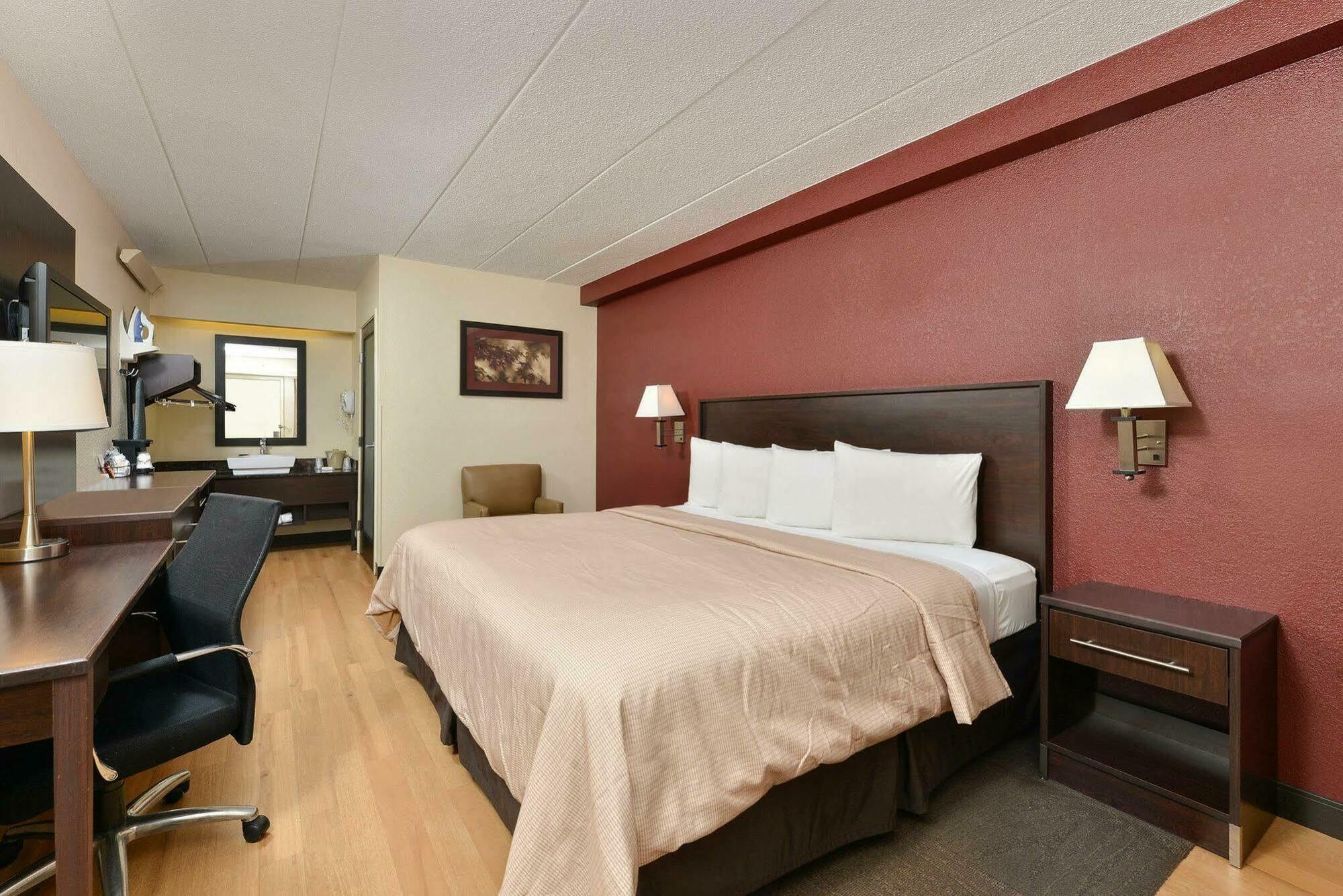 Red Roof Inn Plus+ Secaucus - Meadowlands Esterno foto